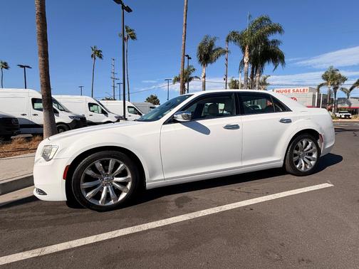 White 2018 Chrysler 300 Limited