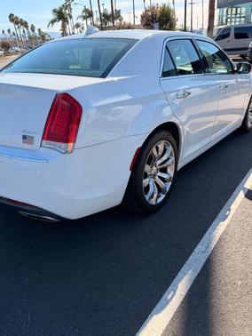 White 2018 Chrysler 300 Limited