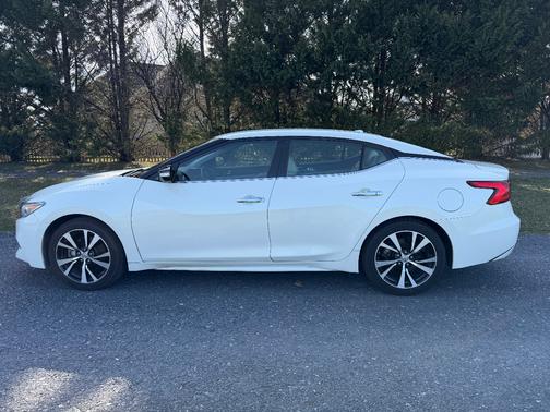 White 2018 Nissan Maxima 3.5 SV