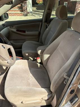 Gold 2005 Toyota Corolla LE