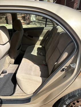Gold 2005 Toyota Corolla LE