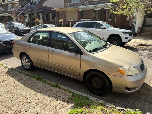 Gold 2005 Toyota Corolla LE