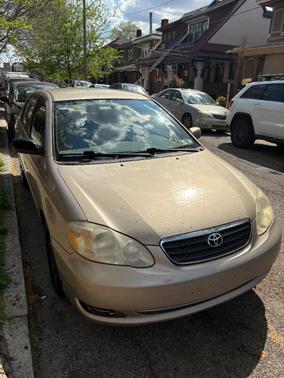 Gold 2005 Toyota Corolla LE