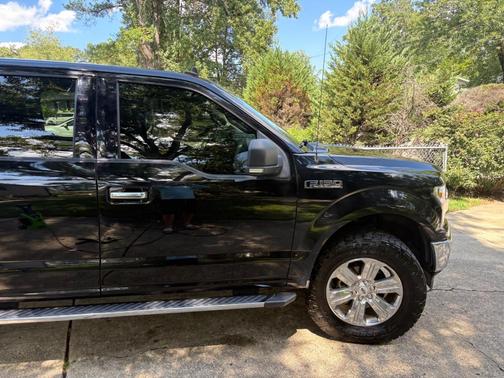Black 2020 Ford F-150 XLT