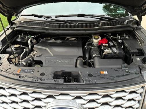Black 2018 Ford Explorer Platinum
