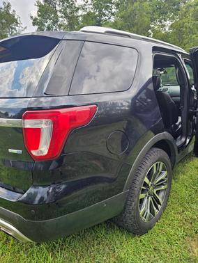 Black 2016 Ford Explorer Platinum