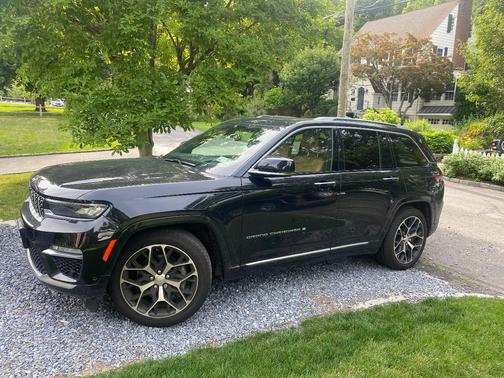 Black 2022 Jeep Grand Cherokee Summit Reserve
