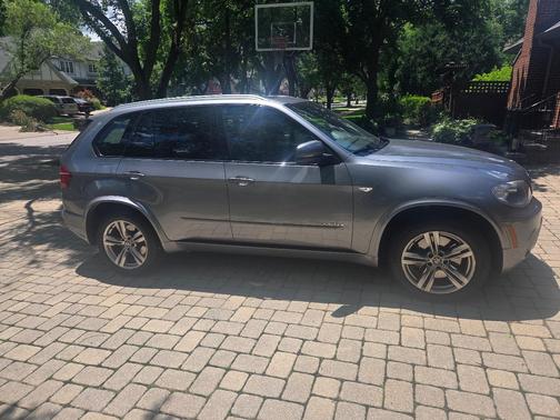 Gray 2011 BMW X5 xDrive50i