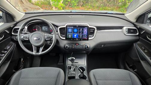 Silver 2018 Kia Sorento L