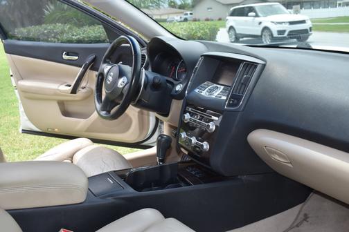 2014 Nissan Maxima SV