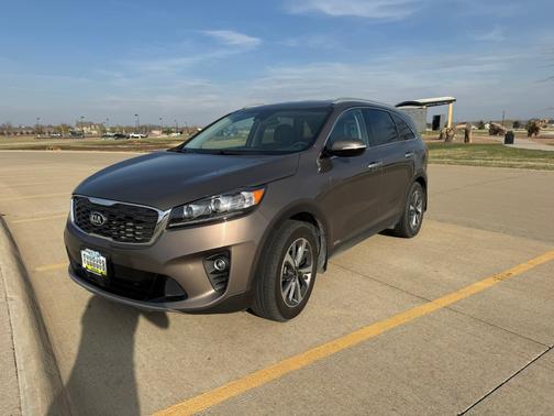 Brown 2019 Kia Sorento EX