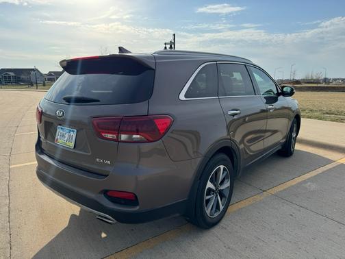 Brown 2019 Kia Sorento EX