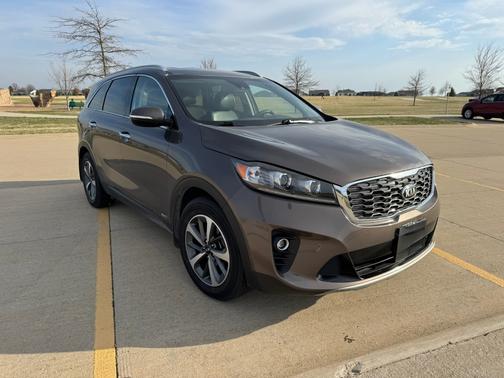 Brown 2019 Kia Sorento EX
