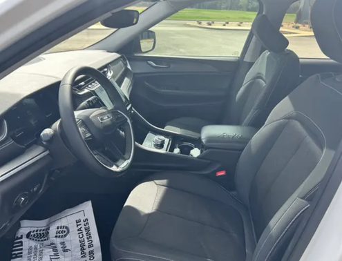 2023 Jeep Grand Cherokee Laredo