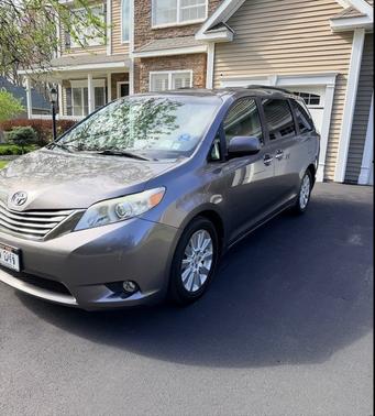Gray 2014 Toyota Sienna XLE