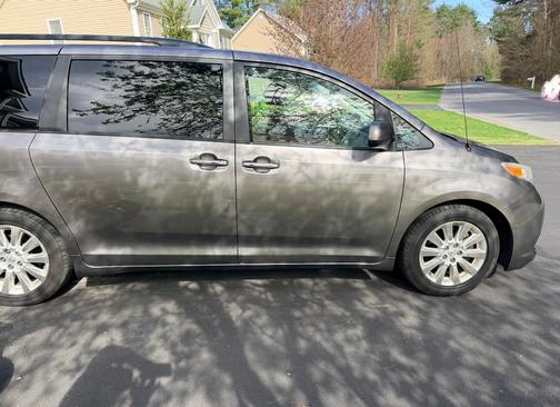 Gray 2014 Toyota Sienna XLE