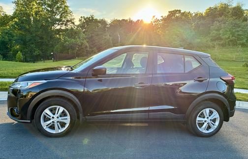 Black 2024 Nissan Kicks S