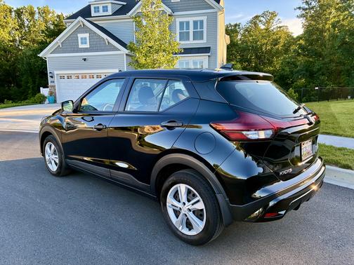 Black 2024 Nissan Kicks S