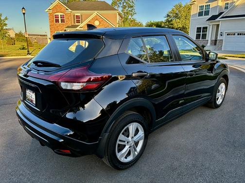 Black 2024 Nissan Kicks S
