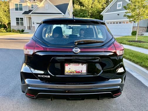 Black 2024 Nissan Kicks S
