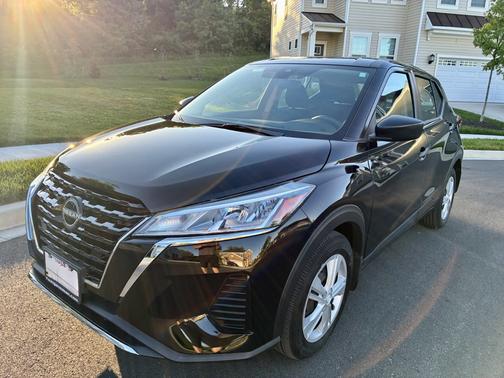 Black 2024 Nissan Kicks S