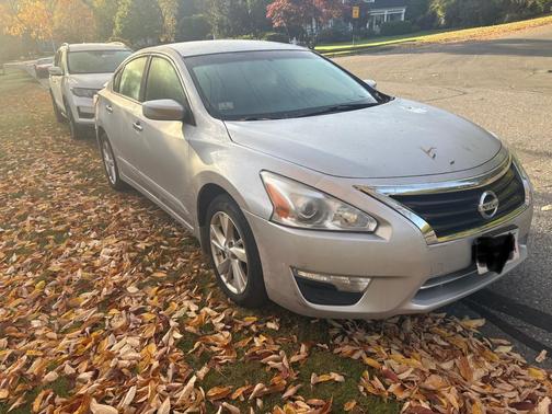 Silver 2014 Nissan Altima 2.5 SV