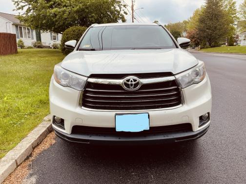 Photo 1 of 28 of 2016 Toyota Highlander XLE