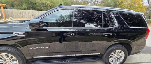 Black 2021 GMC Yukon SLT