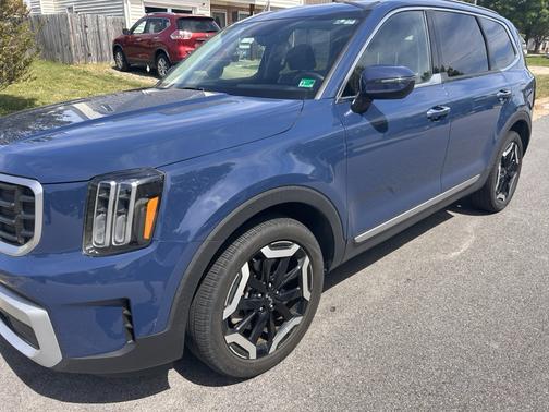 Blue 2024 Kia Telluride S
