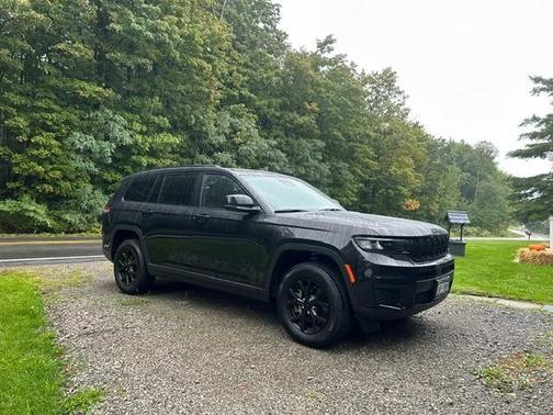 Black 2025 Jeep Grand Cherokee L Altitude