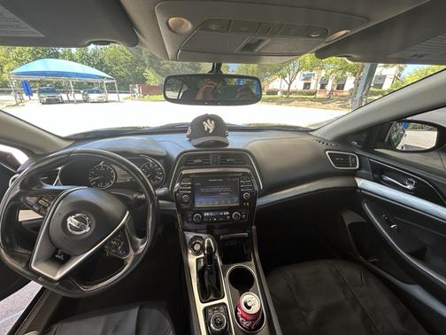 Black 2017 Nissan Maxima 3.5 SL