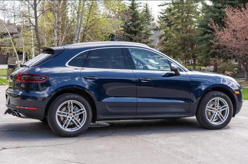 Blue 2017 Porsche Macan Macan S