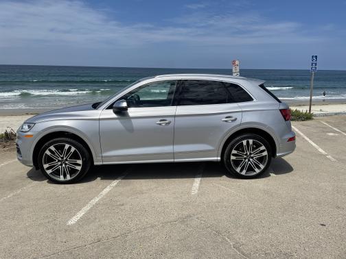 Photo 1 of 4 of 2020 Audi SQ5 3.0T Premium