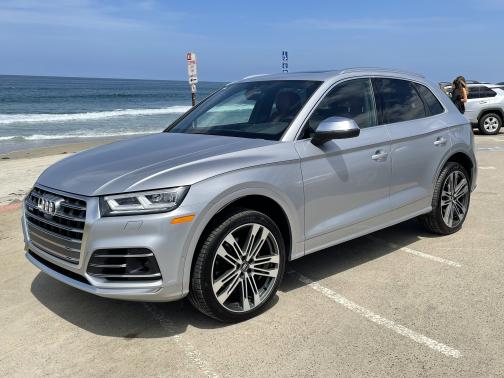 Photo 2 of 4 of 2020 Audi SQ5 3.0T Premium