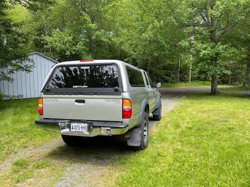 Silver 2004 Toyota Tacoma Xtracab