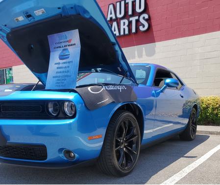 Photo 3 of 13 of 2016 Dodge Challenger SXT
