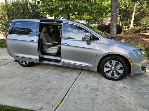 2018 Chrysler Pacifica Hybrid Limited