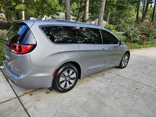 2018 Chrysler Pacifica Hybrid Limited