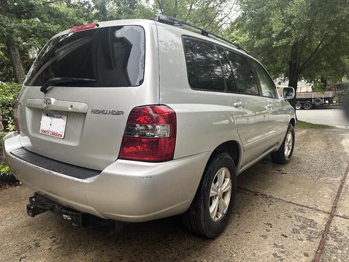 Silver 2004 Toyota Highlander Base