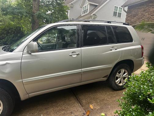 Silver 2004 Toyota Highlander Base