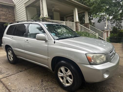 Silver 2004 Toyota Highlander Base