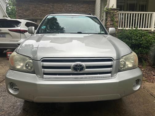 Silver 2004 Toyota Highlander Base