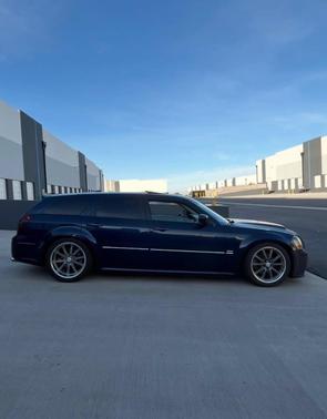 Blue 2005 Dodge Magnum R/T