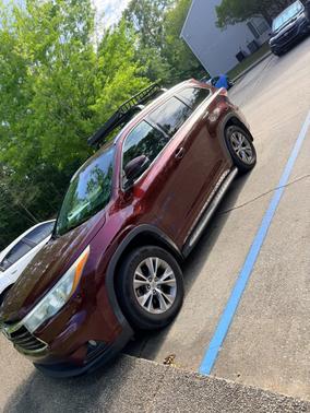 Red 2015 Toyota Highlander XLE