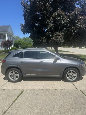Gray 2021 Mercedes-Benz GLA 250 4MATIC