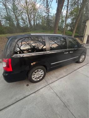 2015 Chrysler Town & Country Limited Platinum
