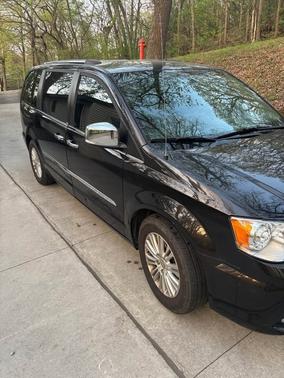 2015 Chrysler Town & Country Limited Platinum