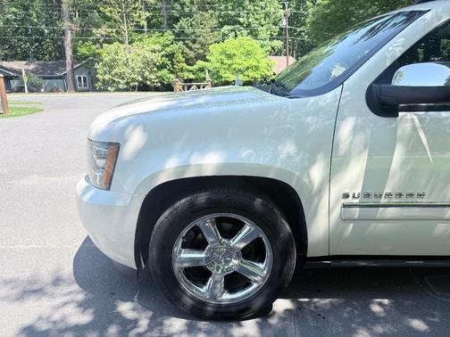 White 2014 Chevrolet Suburban 1500 LTZ