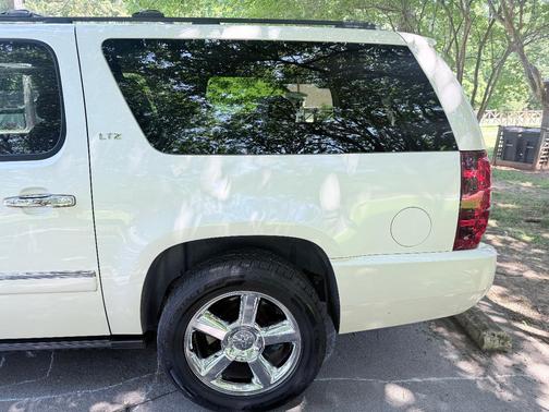 White 2014 Chevrolet Suburban 1500 LTZ