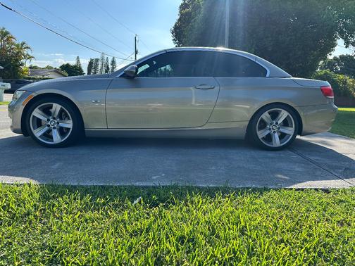 Gold 2007 BMW 335 i